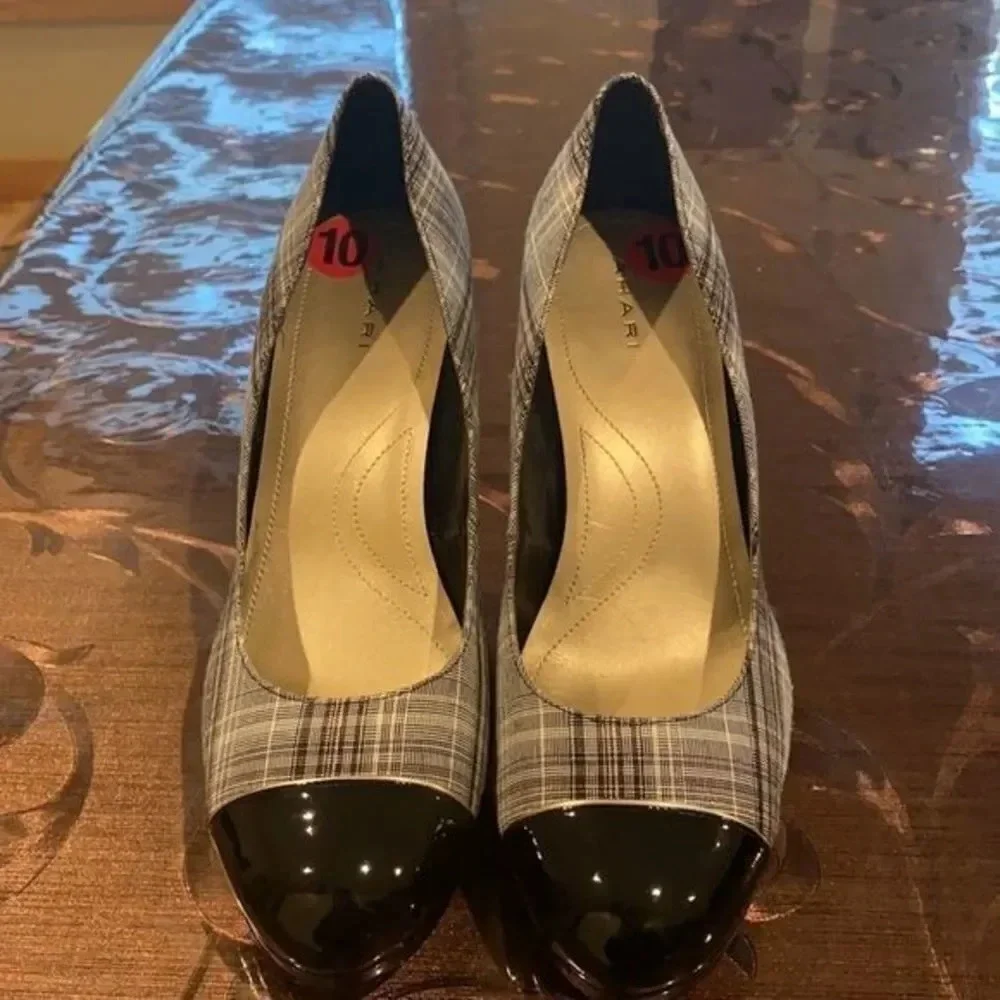 Tahari Laurie plaid pumps